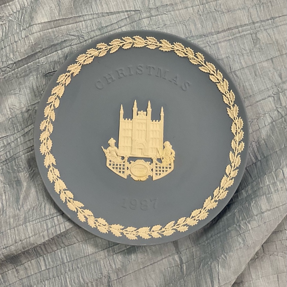 Limited Edition Wedgwood, England Christmas Plate 1987